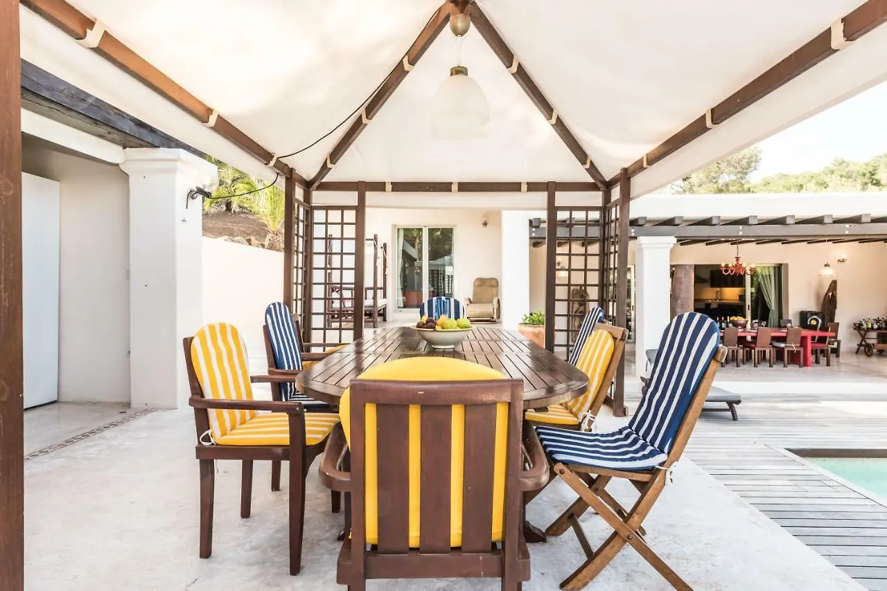 Oasis Villas Complex カラ・ロンガ